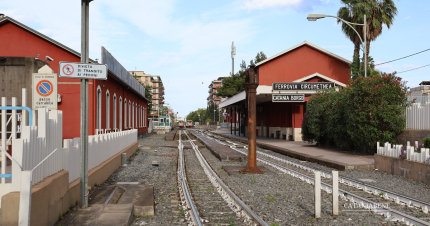 Circumetnea: il treno intorno all'Etna (non è la metro)