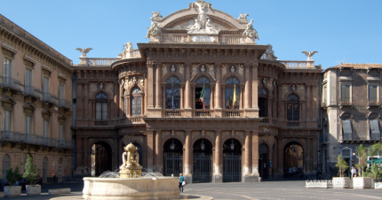 Bellini: i biglietti si comprano in Piazza Bellini (verifica la sala)