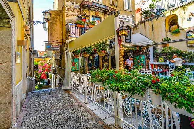 Taormina in Sicilia, bellezza e tradizioni